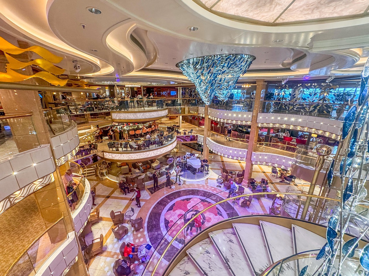 Cruising 12 interior, professional